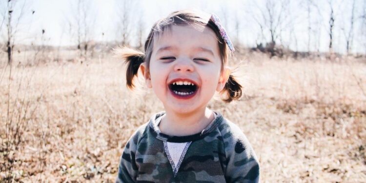 Comprendre la poussée dentaire chez les enfants