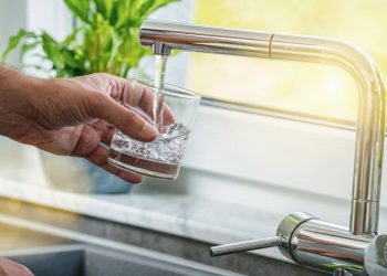 3 bonnes raisons de purifier l&rsquo;eau avec du charbon actif