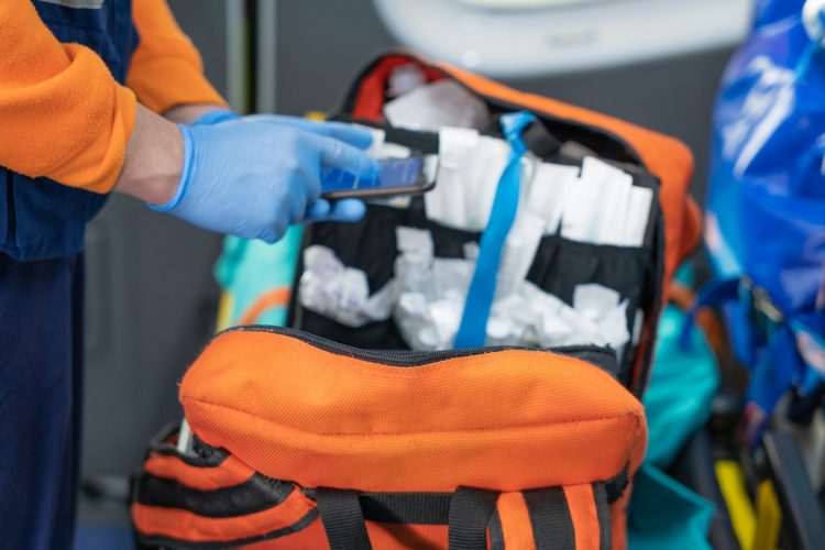 liste de contrôle à partir du mobile d'un sac à dos médicalisé