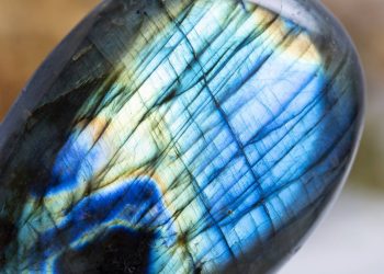 La labradorite est-elle une pierre difficile à trouver ?