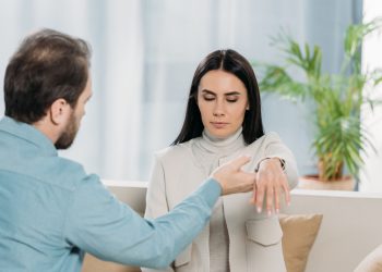 Hypnothérapie : les techniques d&rsquo;hypnose couramment utilisées pendant les séances